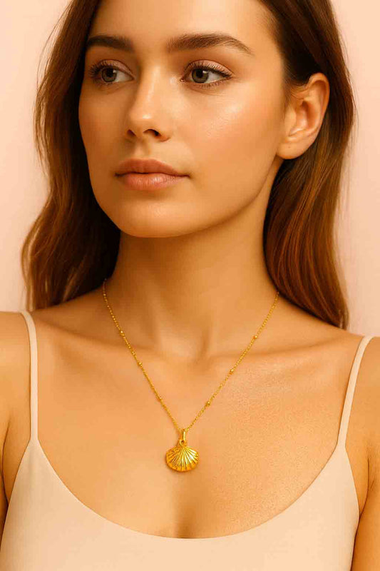 Elegant Sea Shell Pendant Necklace