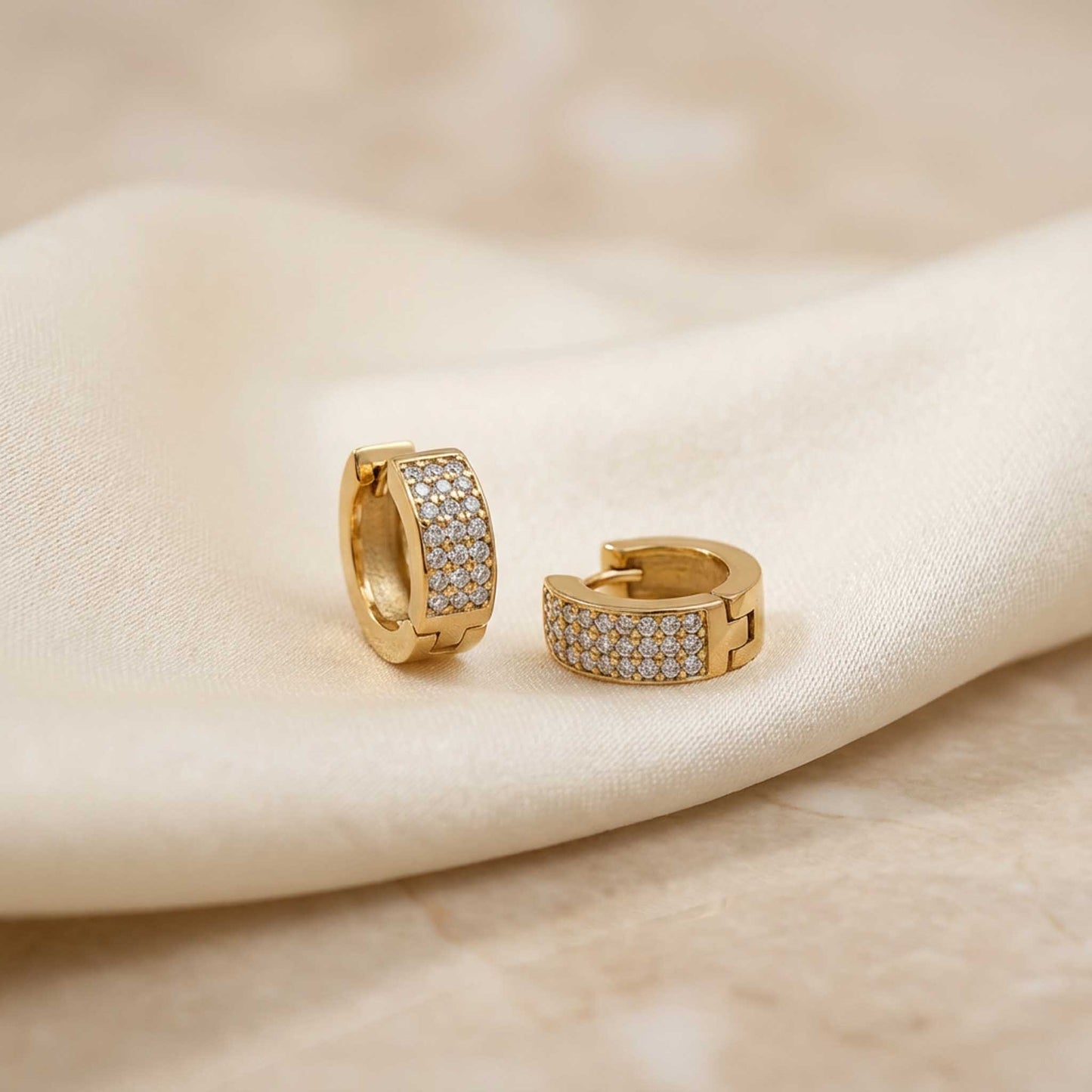 Round Earrings with Diamonds