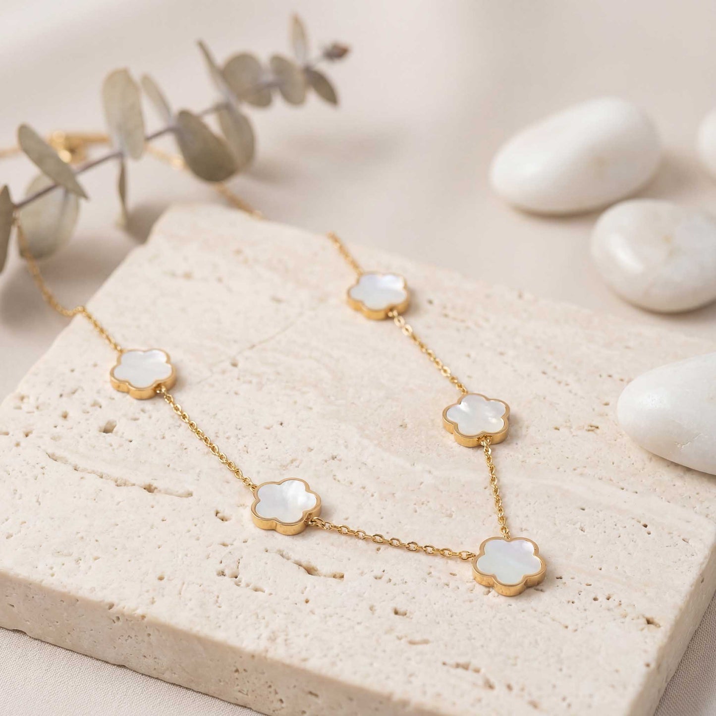 White Meadow Flower Necklace