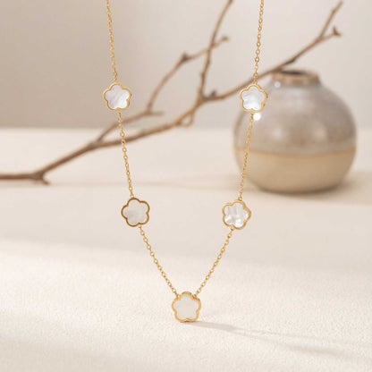 White Meadow Flower Necklace