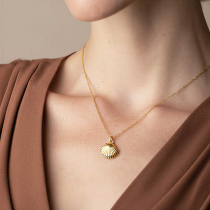 Elegant Sea Shell Pendant Necklace