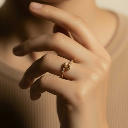 Hug Design Diamond Ring