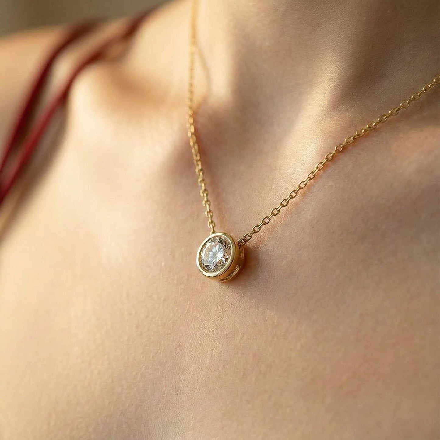 Minimalist Round Diamond Necklace